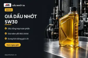 Giá dầu nhớt 5W30: Chai dầu nhớt màu vàng đang đặt trên một bề mặt kim loại bóng.
